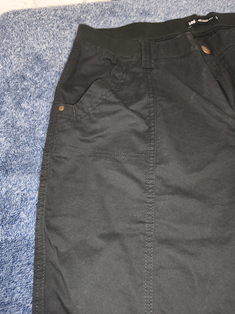 Lee Relaxed Fit Black Capris - Picture 3 of 9